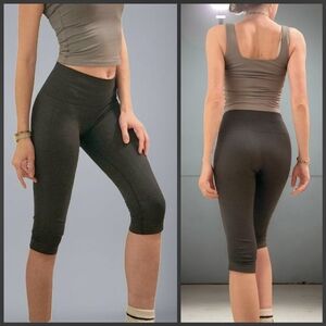 Lululemon Cinched Cropped Capri Women's Athletic Leggings